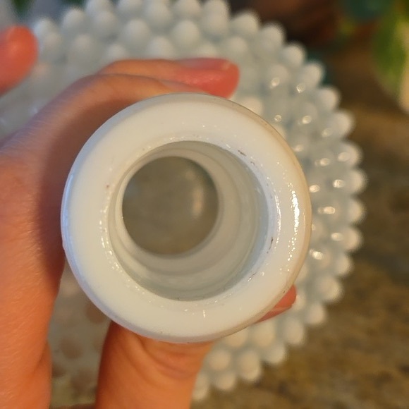Vintage fenton milk glass hobnail vase - Picture 5 of 10